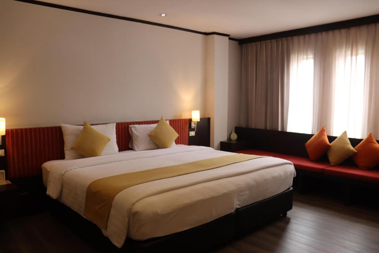 Bossotel Bangkok Buitenkant foto