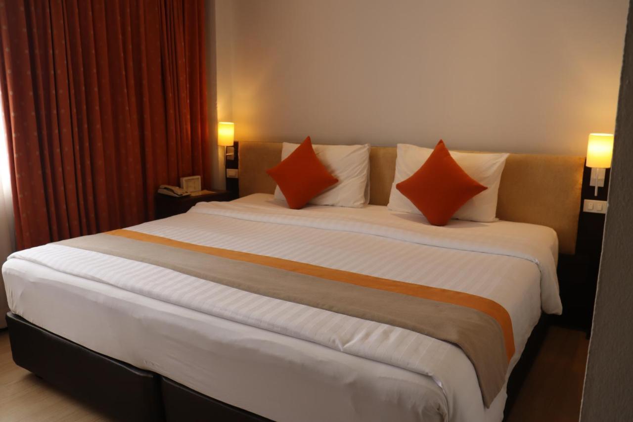 Bossotel Bangkok Buitenkant foto
